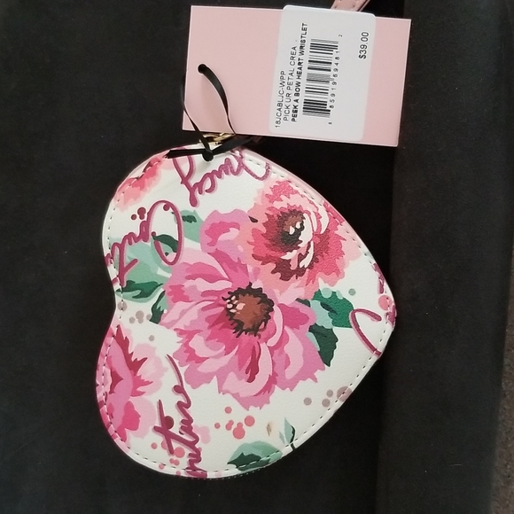 ♥️ JUICY COUTURE HEART SHAPED♥️ WRISTLET ♥️♥️ - Picture 2 of 4